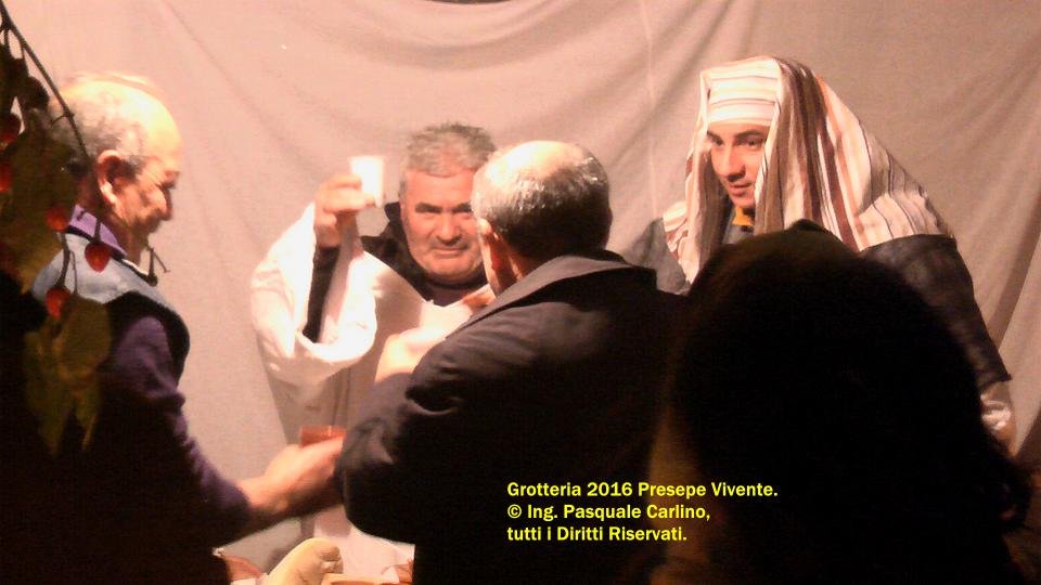 grotteriapresepevivente2016vescovoeccmonsfoliva16.jpg