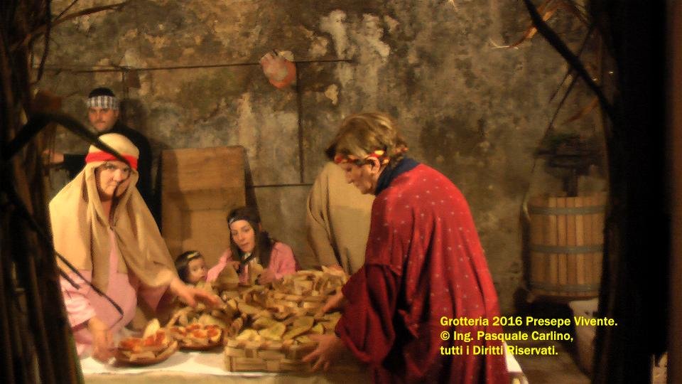 grotteriapresepevivente2016vescovoeccmonsfoliva25.jpg