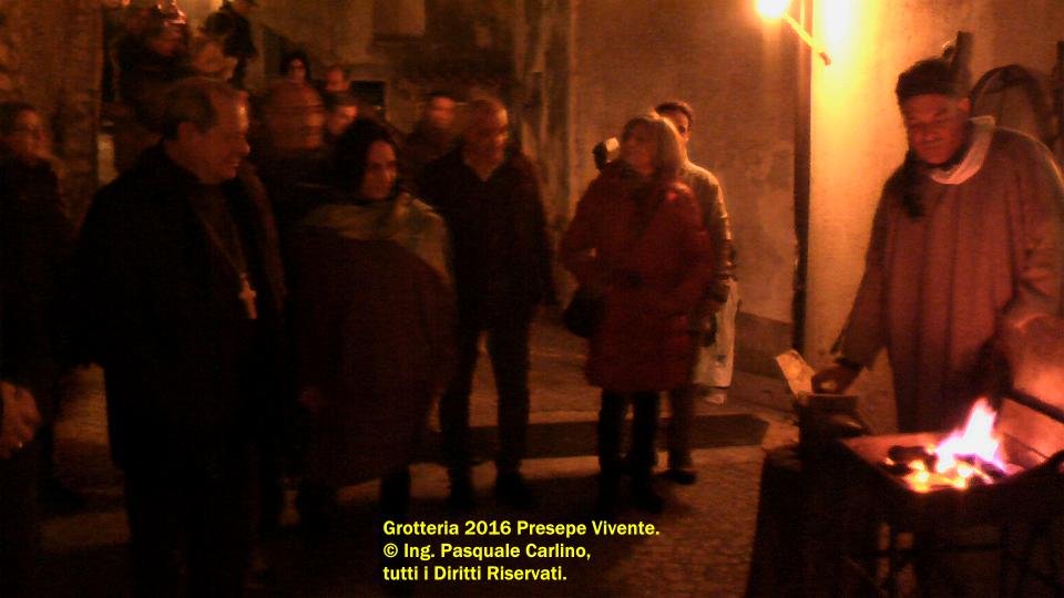 grotteriapresepevivente2016vescovoeccmonsfoliva36.jpg