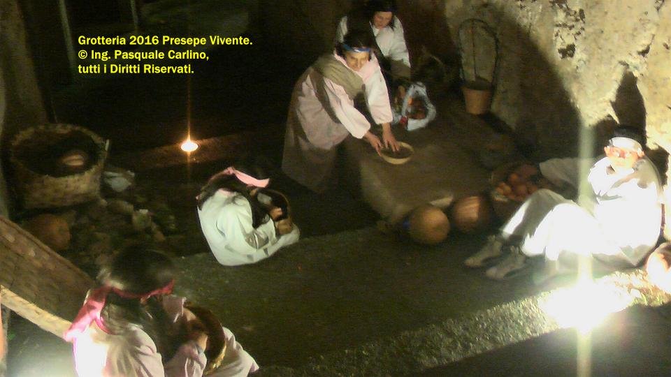 grotteriapresepevivente2016vescovoeccmonsfoliva47.jpg