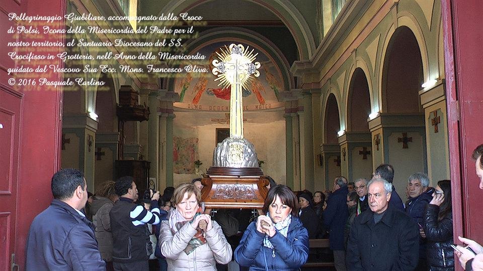 pellegrinaggiogiubiliareconlacrocedipolsi2.jpg